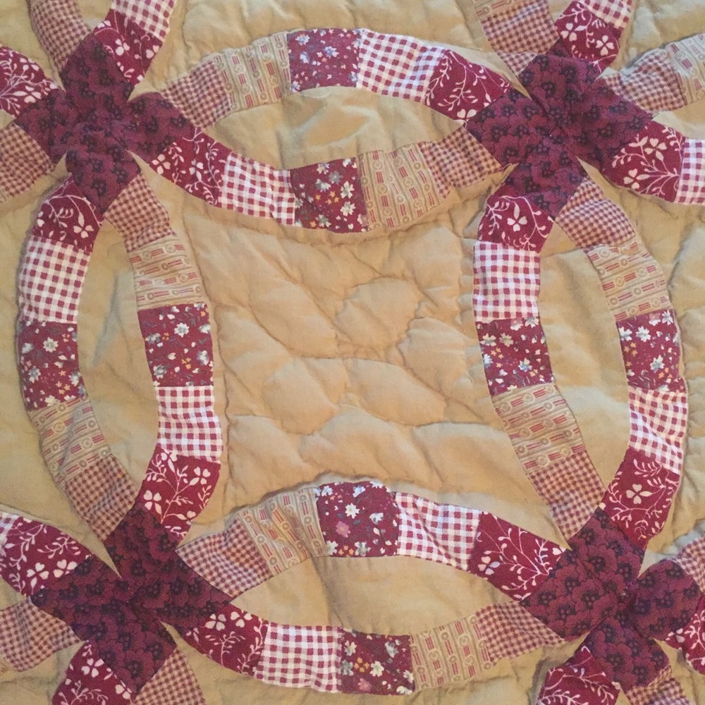 Wedding ring quilt throw